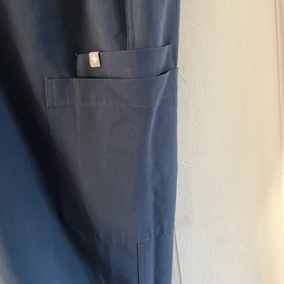 FIGS Yola Scrub Pants – Yoga Style Size L Grey High-Waisted, Comfortable Fit - Picture 8 of 13